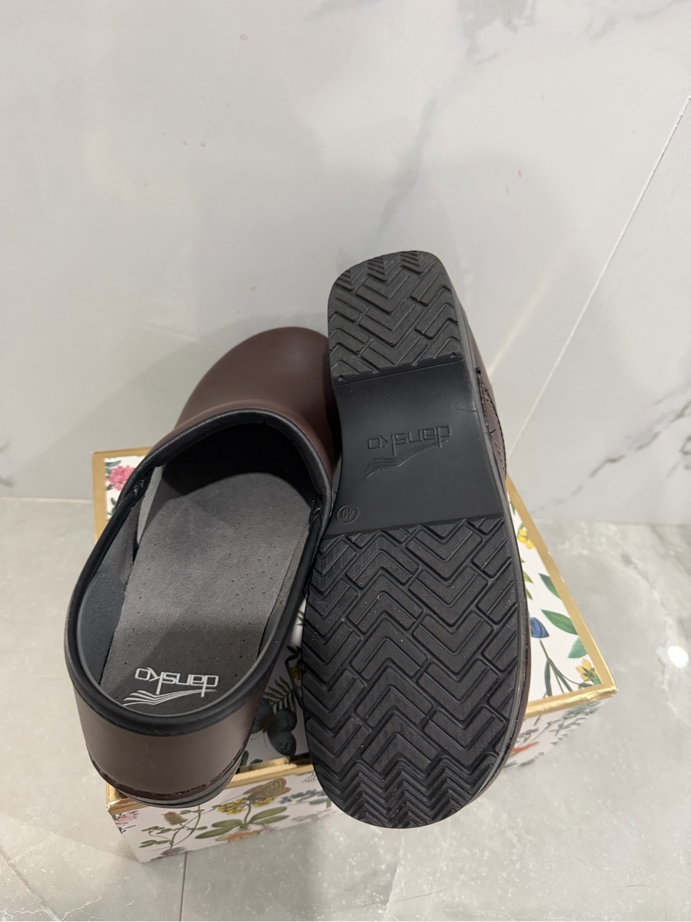 Dansko women’s Dark Brown Leather Slip-On Clogs size 9.5 - Picture 4 of 8